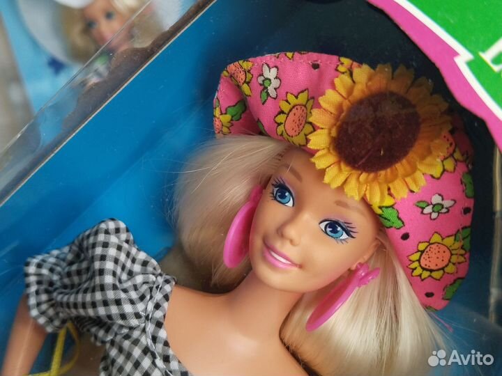 Sunflower Barbie, Barbie International Travel