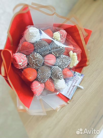 Бананы в шоколаде клубника