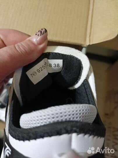 Кроссовки женские