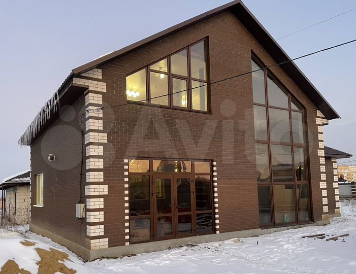 Коттедж 185 м² на участке 4 сот.