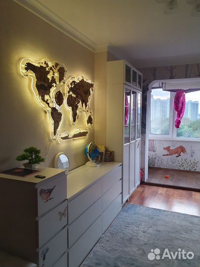 Карта мира на подложке из оргстекла