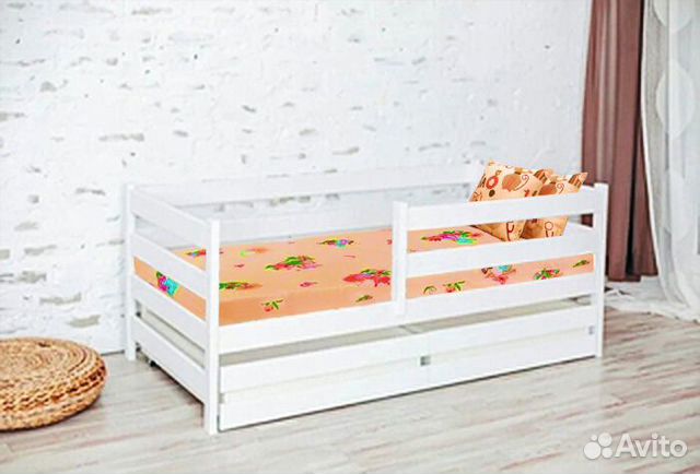 Кроватка с бортиком от 2х лет из массива софа эко