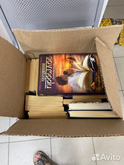 Книги романы коробка
