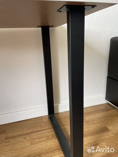 Рабочий стол белый