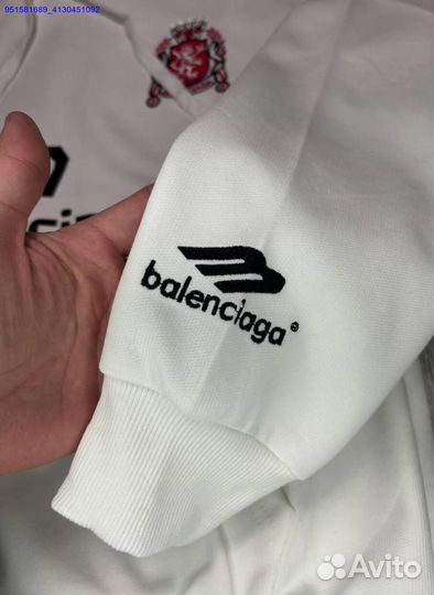 Баланс стиля: худи Balenciaga