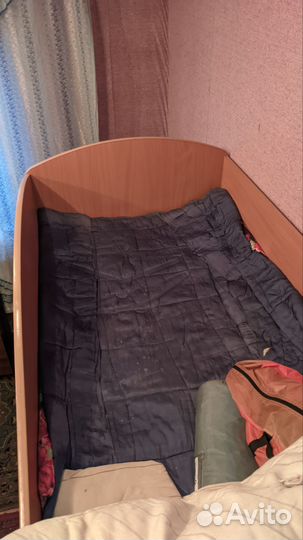 Двухъярусная кровать со столом и шкафом