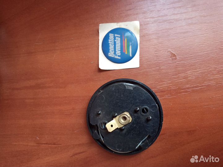 Кнопка сигнала спортивного руля