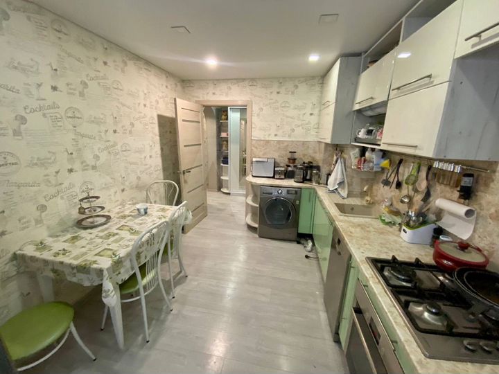 3-к. квартира, 70 м², 1/9 эт.