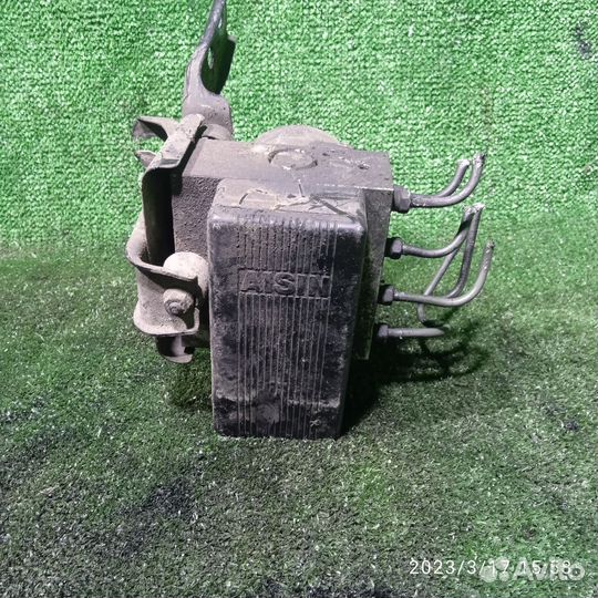 Блок ABS (насос) Toyota Caldina