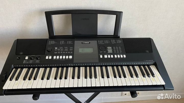 Синтезатор Yamaha PSR-E423 и стойка Soundking