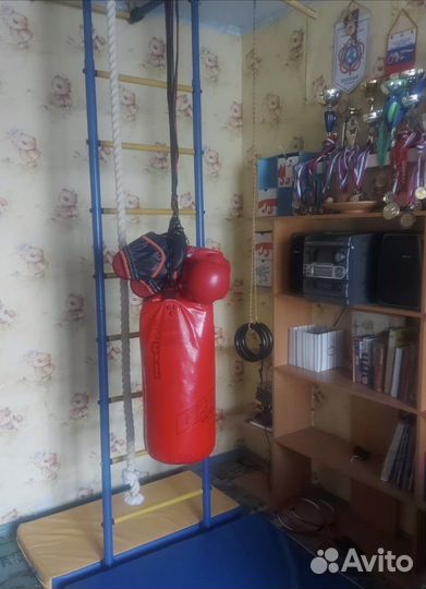 Шведская стенка, боксерская груша