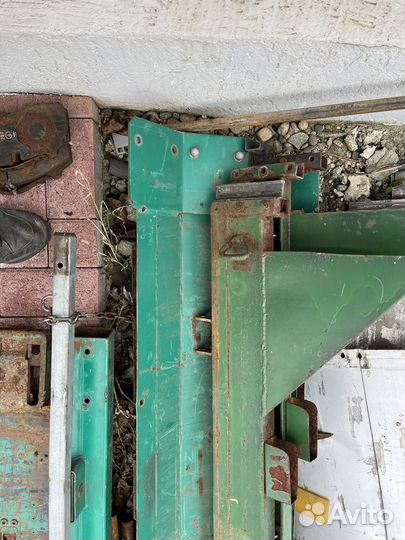 Ворота и стойки на полуприцеп