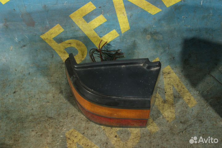 Задний левый фонарь универсал Volkswagen Passat B3