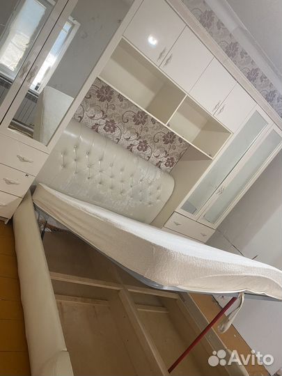 Спальный гарнитур