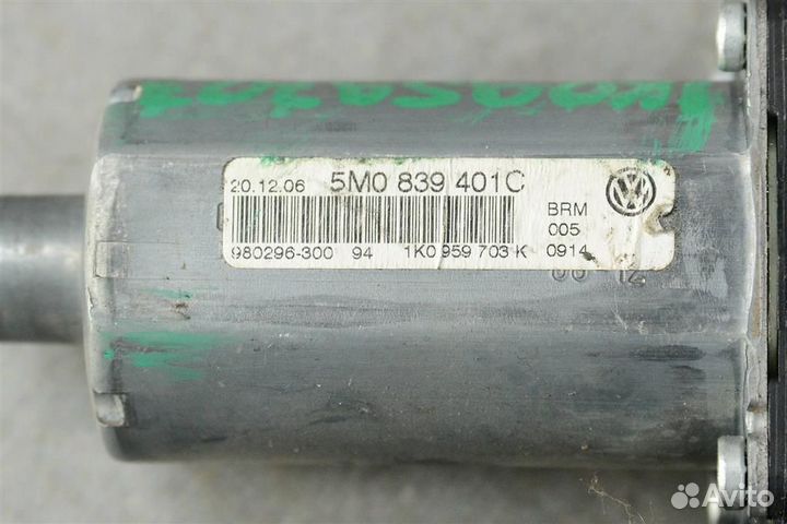 Моторчик стеклоподъемника задней левой двери VW G