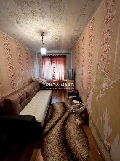 Комната 11 м² в 4-к., 2/5 эт.