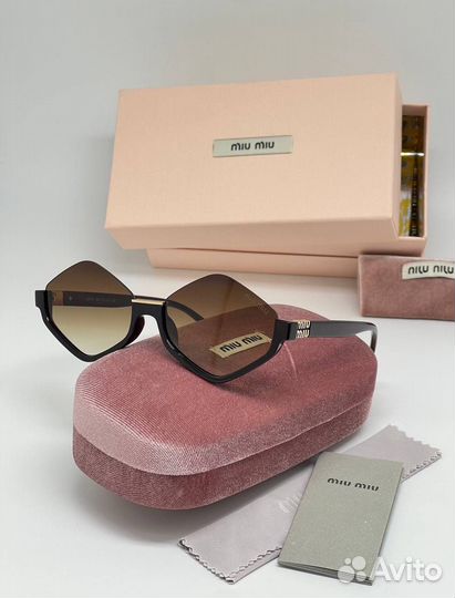 Солнцезащитные очки miu miu