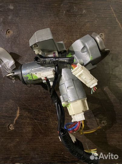 Замок зажигания Nissan Cube