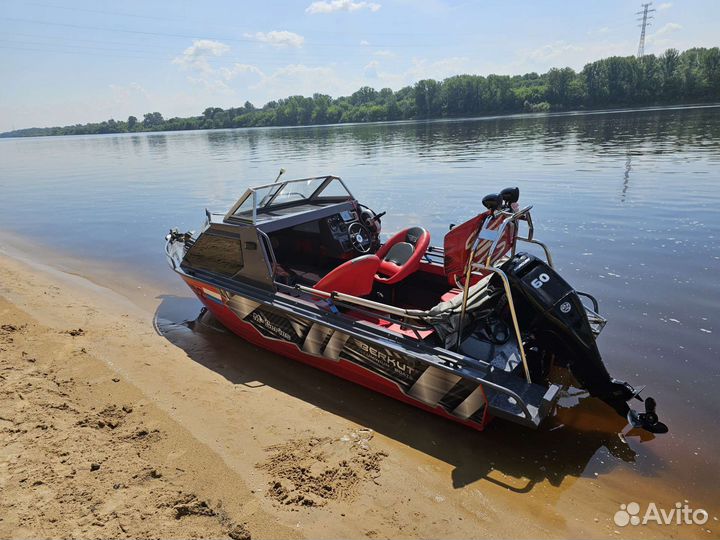 Прогулки на катере. Катание на вейкборде