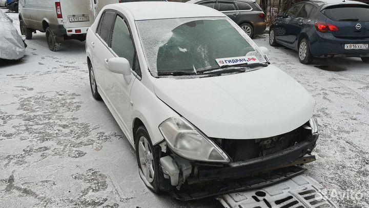 Стекло двери передней левой Nissan Tiida (C11) 80301-EL000