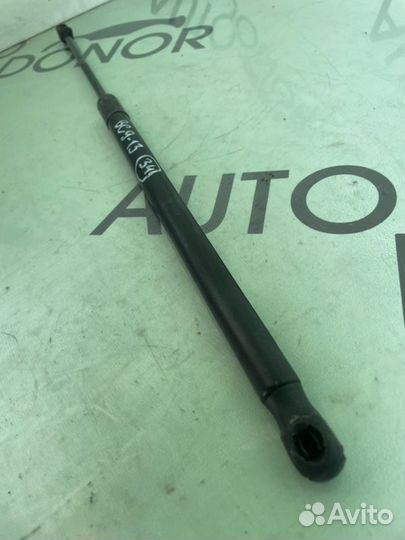 Амортизатор капота Volkswagen Touareg 7L рест. 2