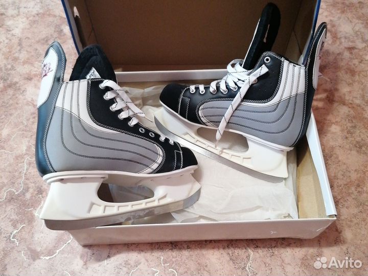 Коньки хоккейные Atemi