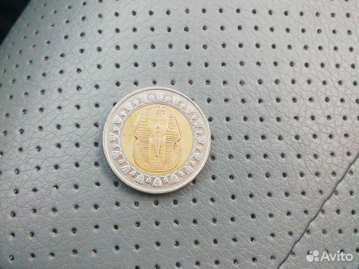 Продам один фунт египетская монета