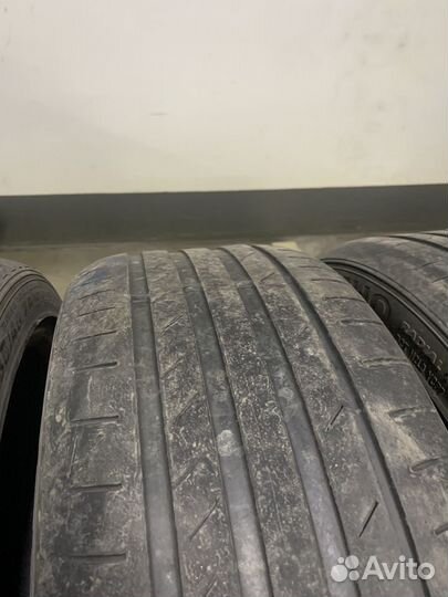 Kumho Ecsta PS71 235/40 R19