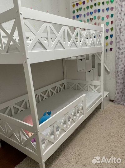 Двухъярусная кровать
