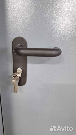 Люки металлические белые