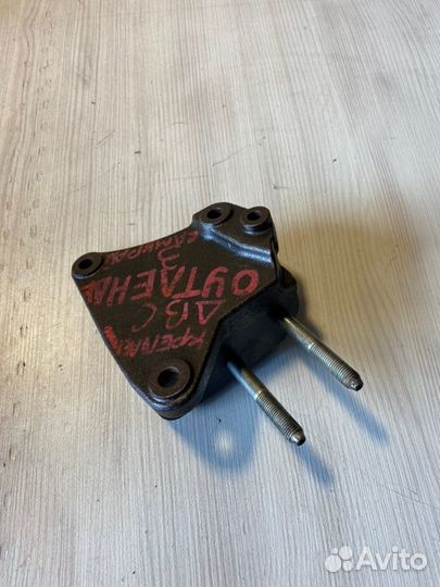 Кронштейн двигателя правый Mitsubishi Outlander 3