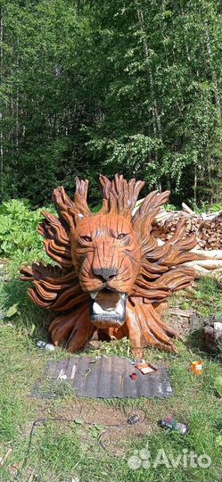 Лев из цельного корня дерева