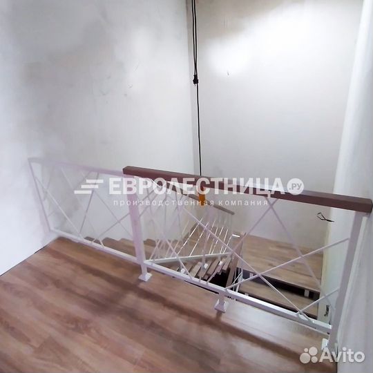 Лестница на металлокаркасе