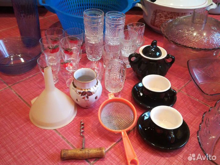 Посуда,кастрюля,рюмки,салатники