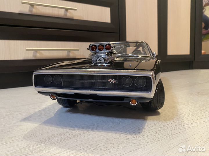 Модель автомобиля Dodge Charger 1:8