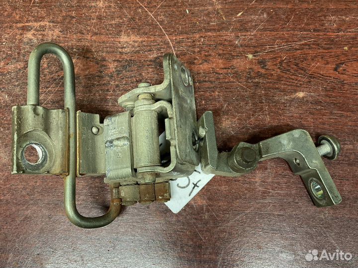 Передние левые петли двери фольксваген пассат б5