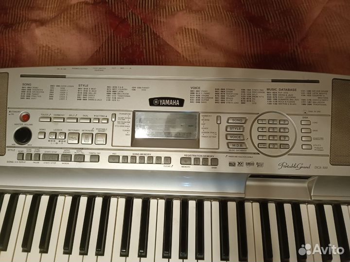 Синтезатор Yamaha DGX-300