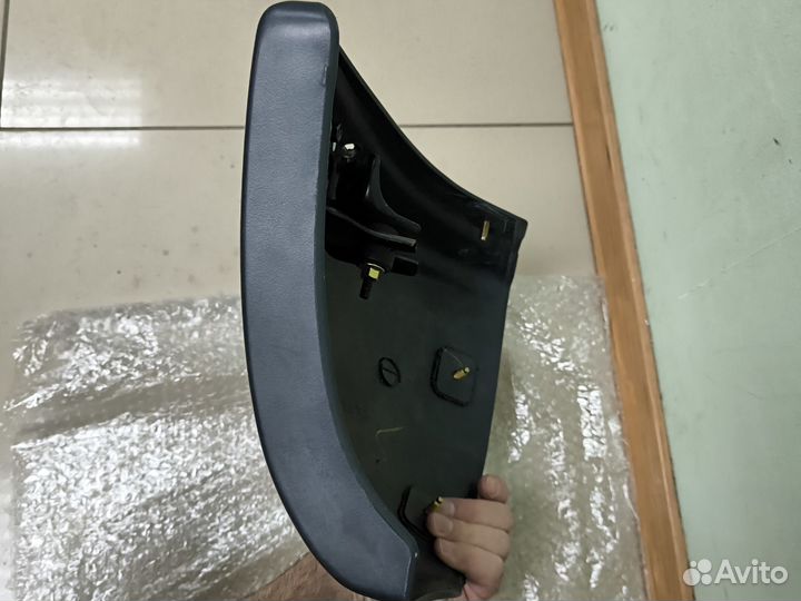 Новая оригинальна накладка переднего бампера левая