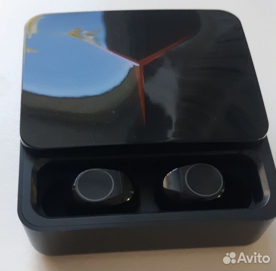 Беспроводные наушники с кейсом и экраном