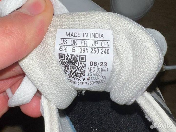 Кроссовки Adidas женские