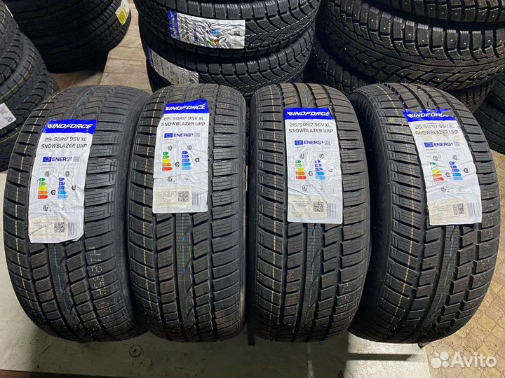 Windforce Snowblazer UHP 215/50 R17