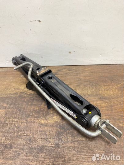 Домкрат Renault Logan 2 седан K7M 2019