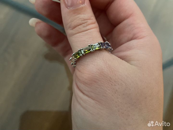 Кольцо серебряное с цветными камушками