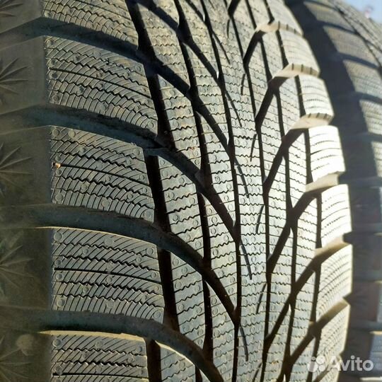 Kumho WinterCraft Ice Wi51 215/50 R17 95T