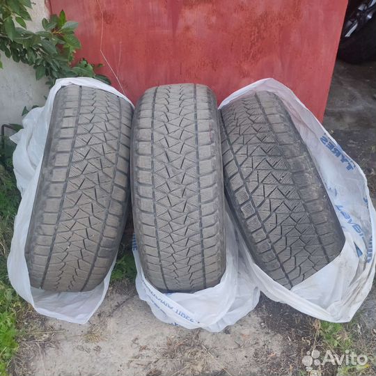 Bridgestone Blizzak DM-V1 255/50 R20