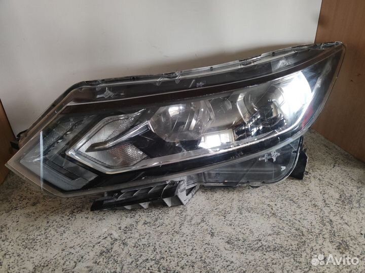 Фара левая Niissan Qashqai j11 LED