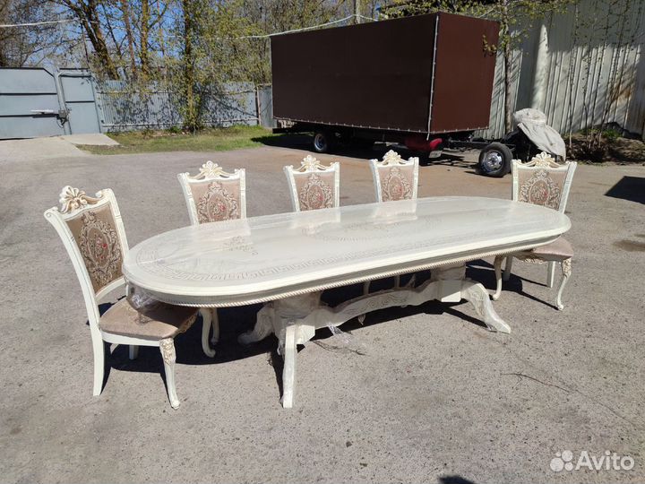 Столы и стулья