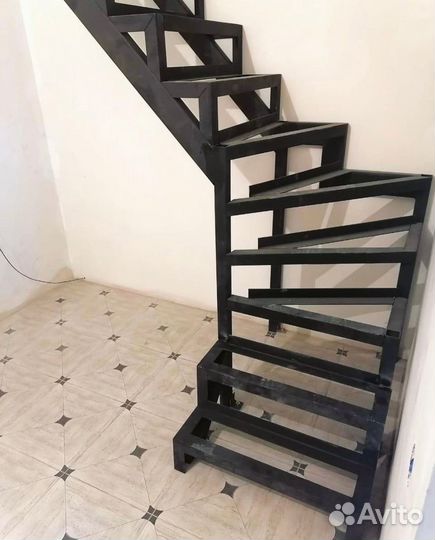 Лестница на металлокаркасе