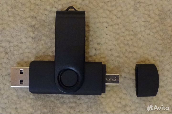 Новую флешку 32 Гб. Разъемы USB 3.0 и micro USB