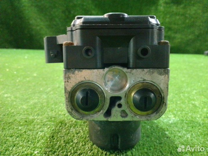 Блок ABS Toyota Wish ZNE14 1ZZ-FE 2005